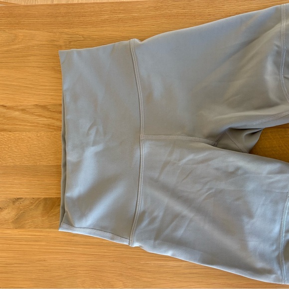 lululemon athletica Wunder Train High-rise Bike Shorts 6” warm ash grey - Picture 4 of 4